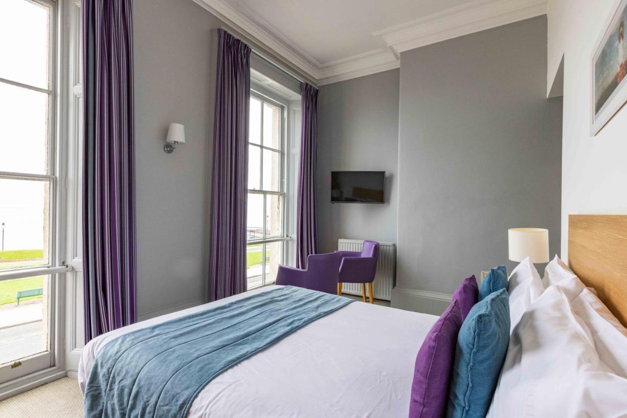 Royal Whitby Hotel Bagian luar foto