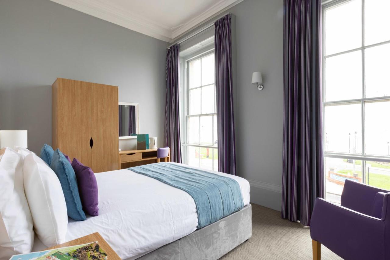 Royal Whitby Hotel Bagian luar foto