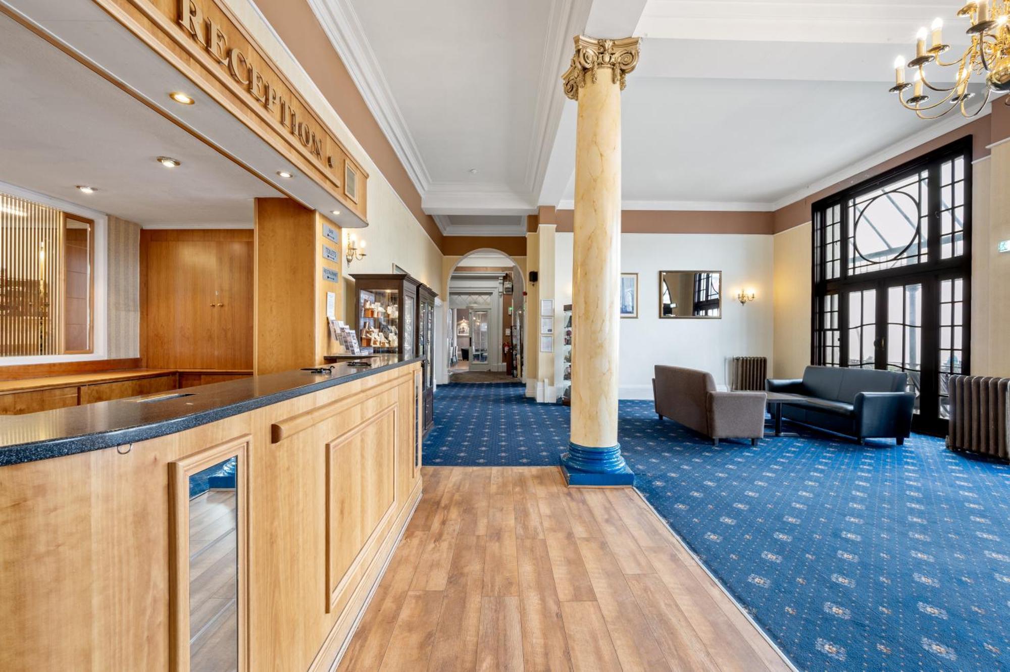 Royal Whitby Hotel Bagian luar foto