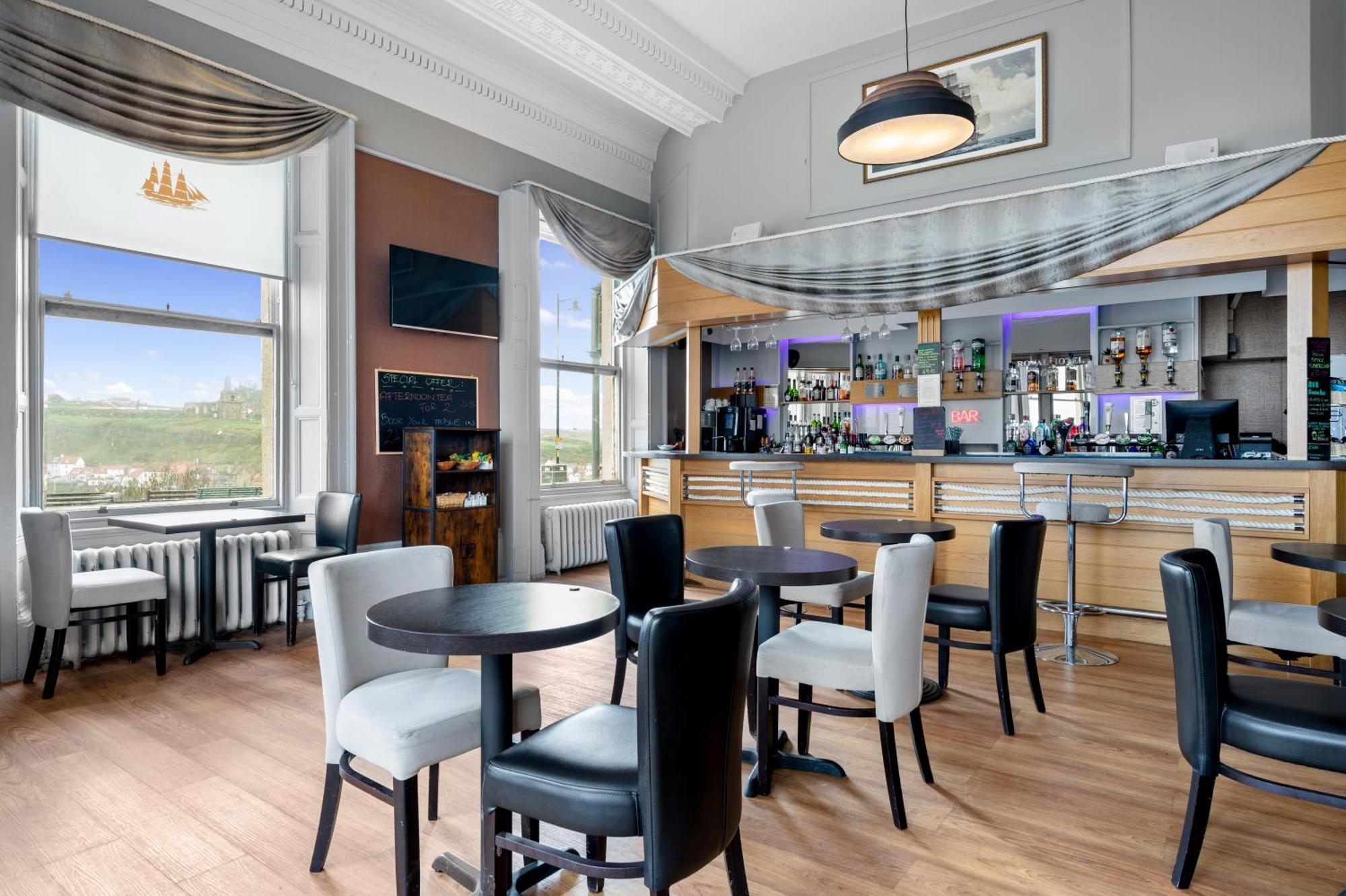 Royal Whitby Hotel Bagian luar foto