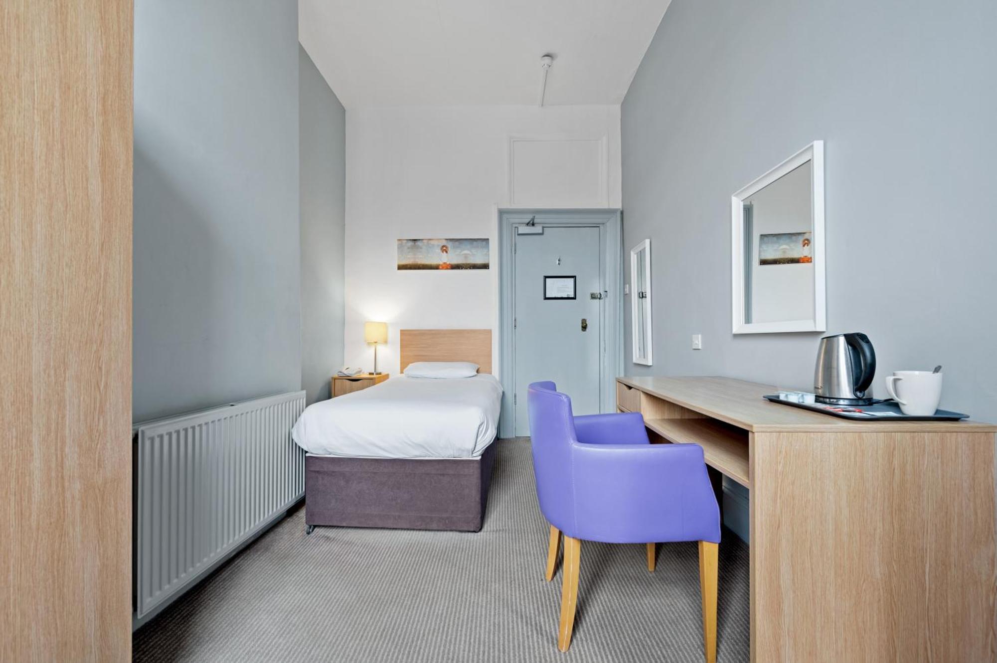 Royal Whitby Hotel Bagian luar foto