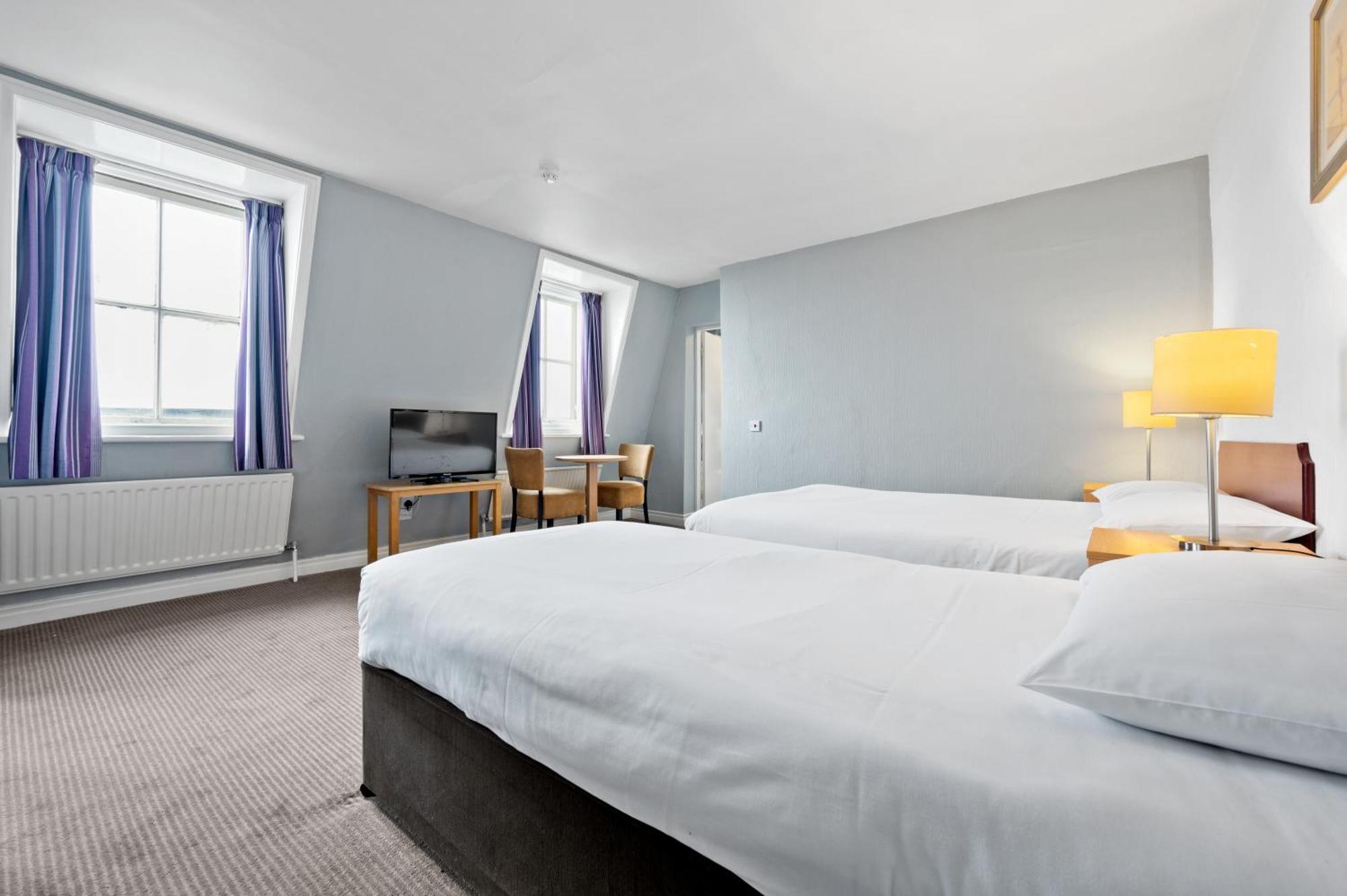 Royal Whitby Hotel Bagian luar foto