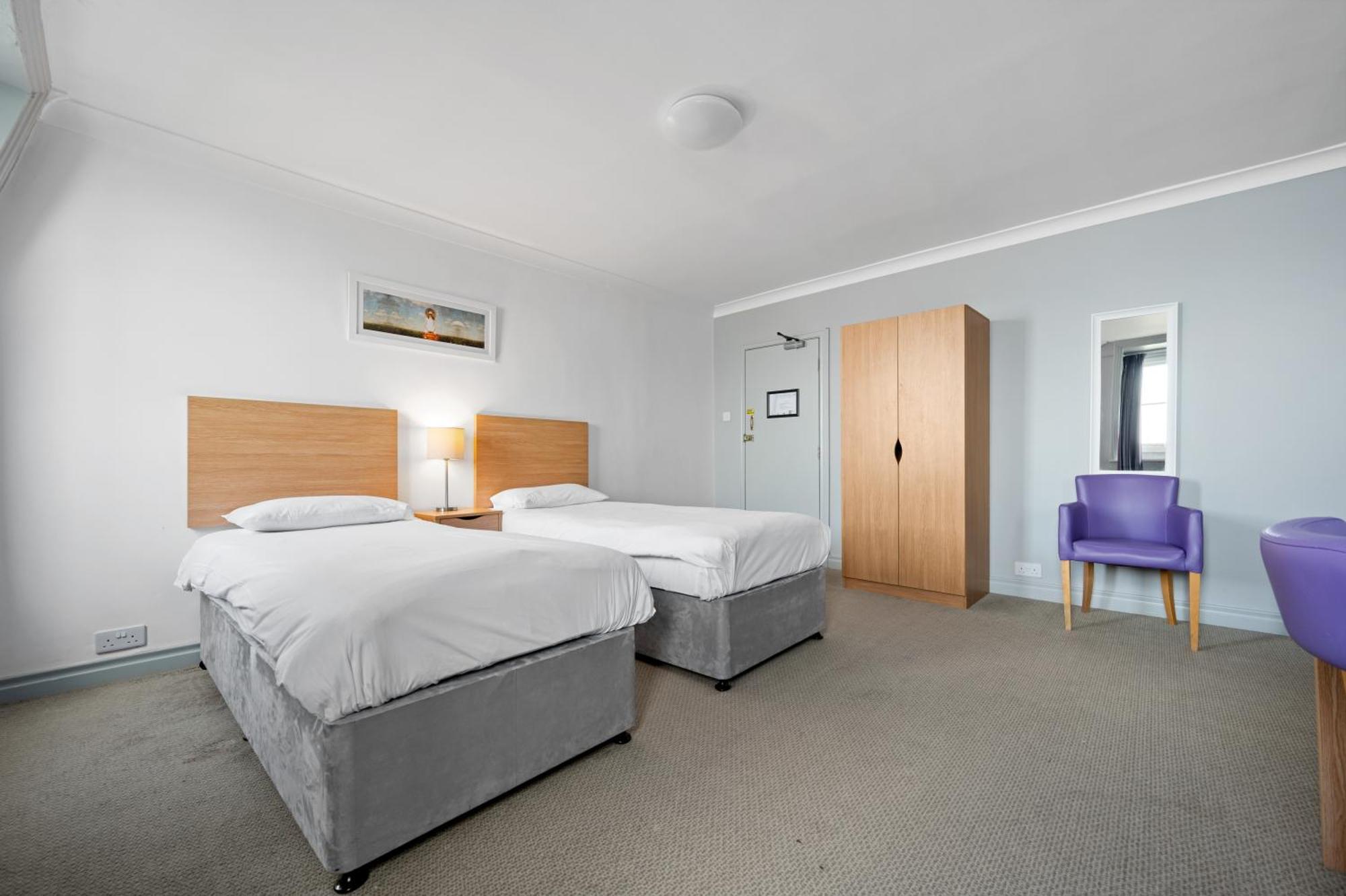 Royal Whitby Hotel Bagian luar foto