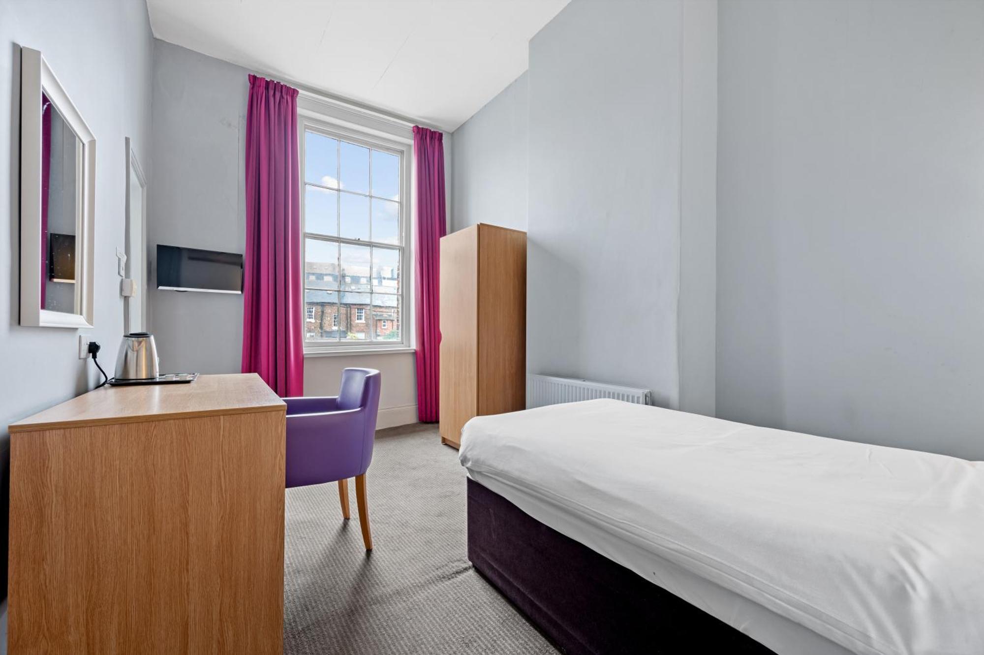 Royal Whitby Hotel Bagian luar foto