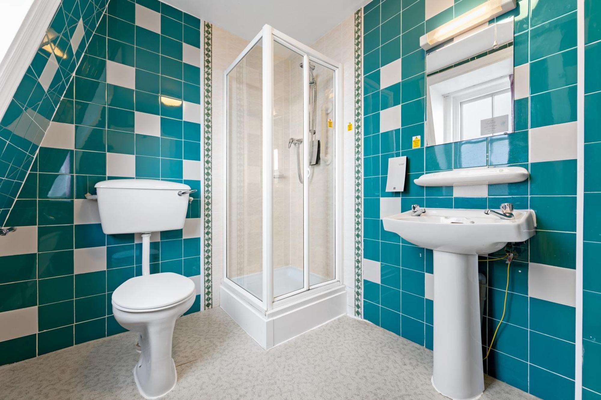 Royal Whitby Hotel Bagian luar foto