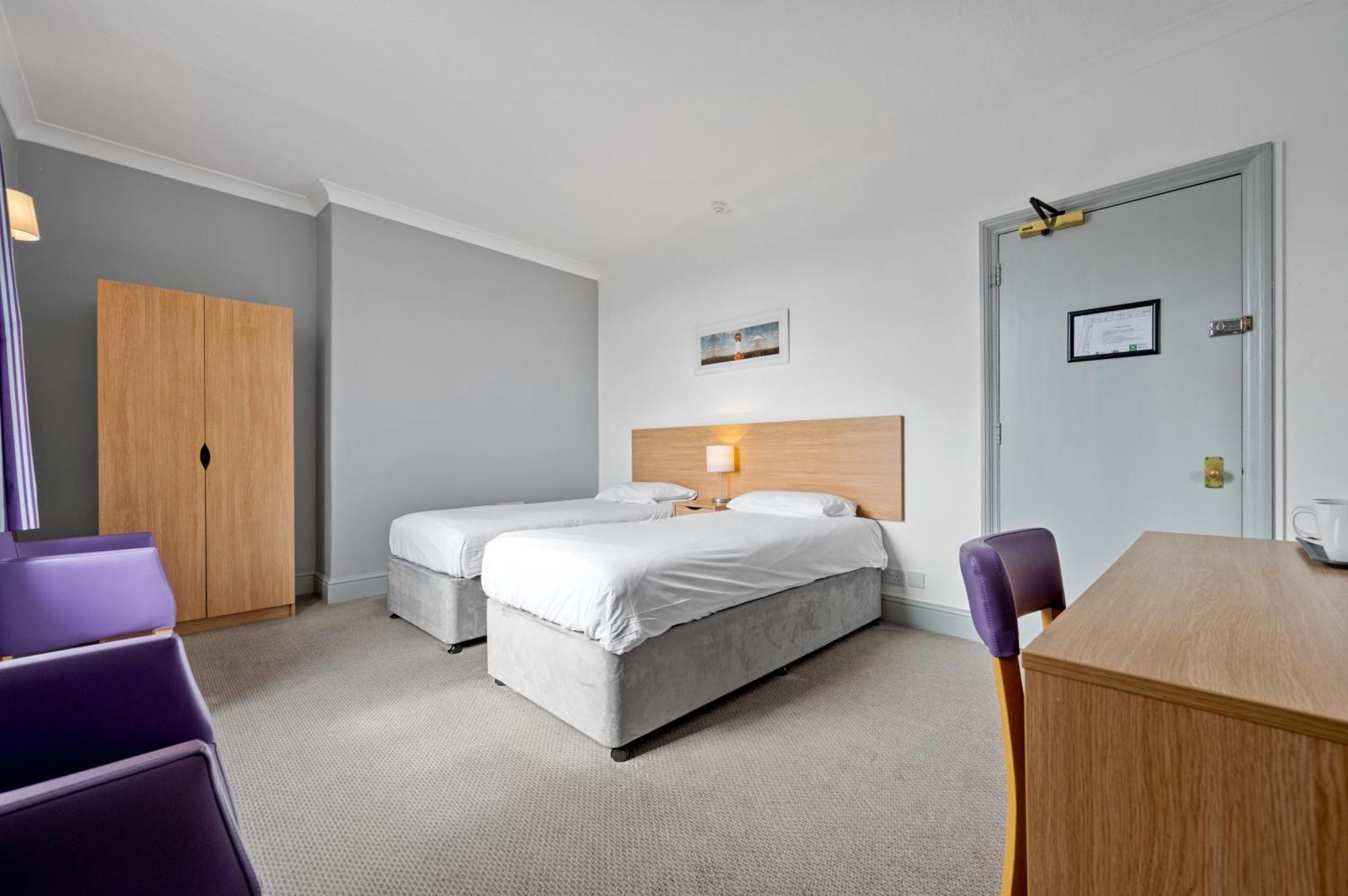 Royal Whitby Hotel Bagian luar foto