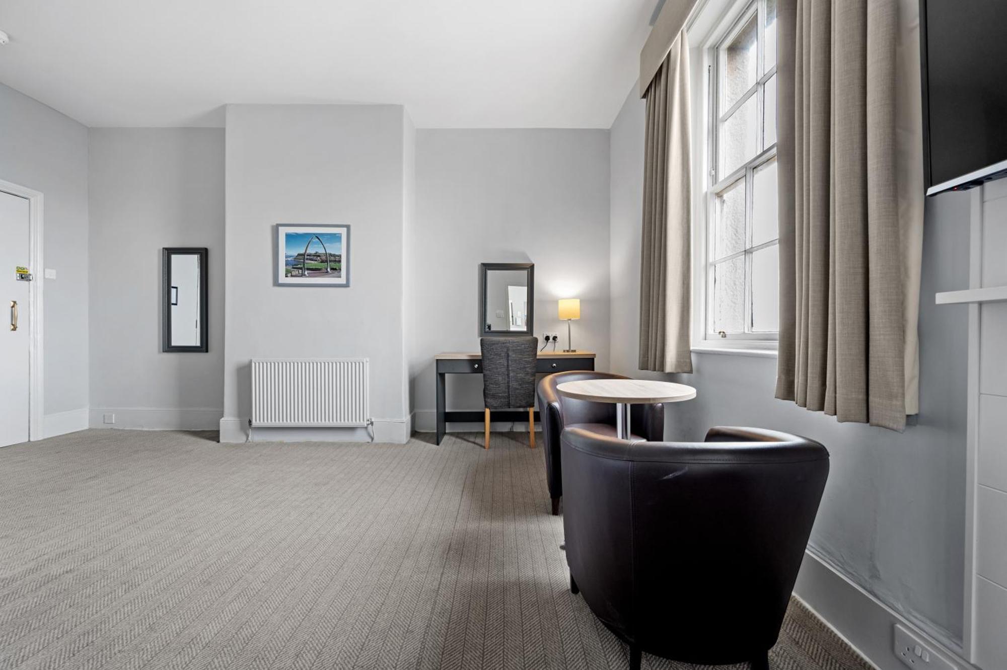 Royal Whitby Hotel Bagian luar foto