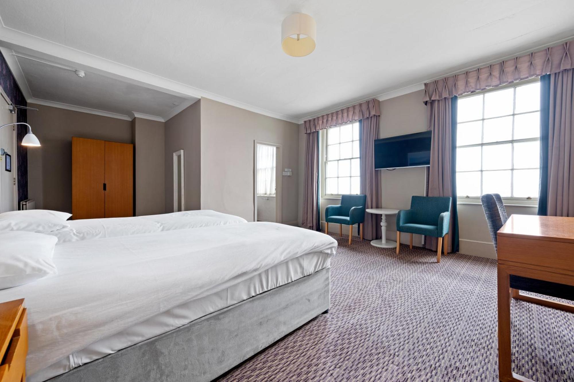 Royal Whitby Hotel Bagian luar foto