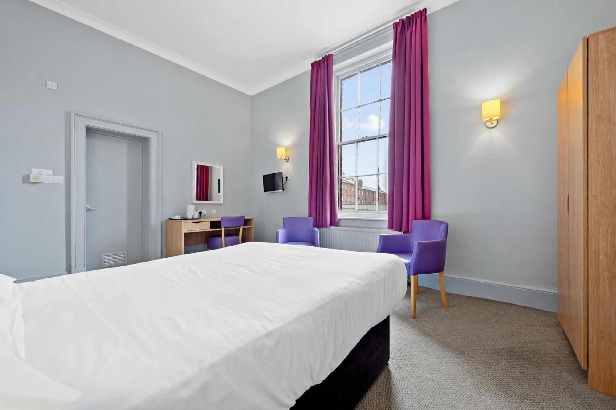 Royal Whitby Hotel Bagian luar foto