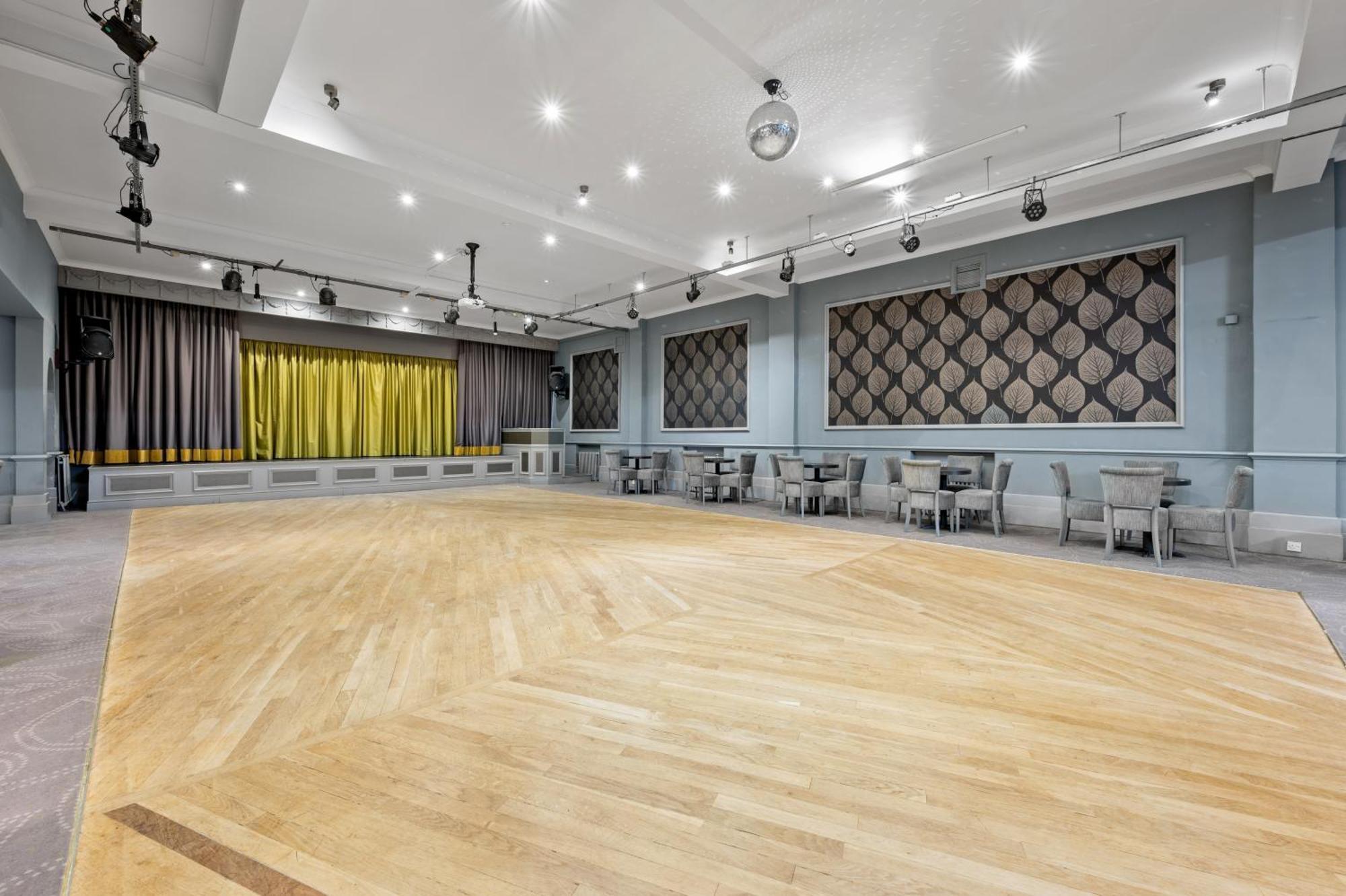 Royal Whitby Hotel Bagian luar foto