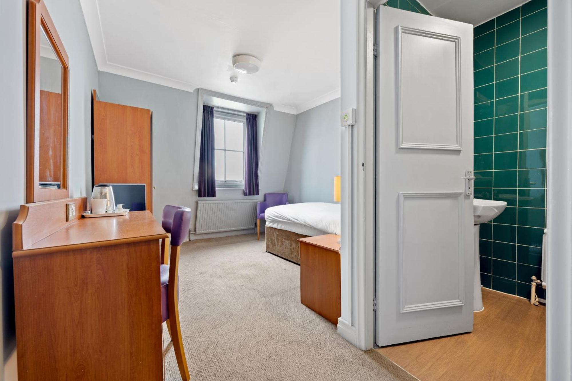 Royal Whitby Hotel Bagian luar foto