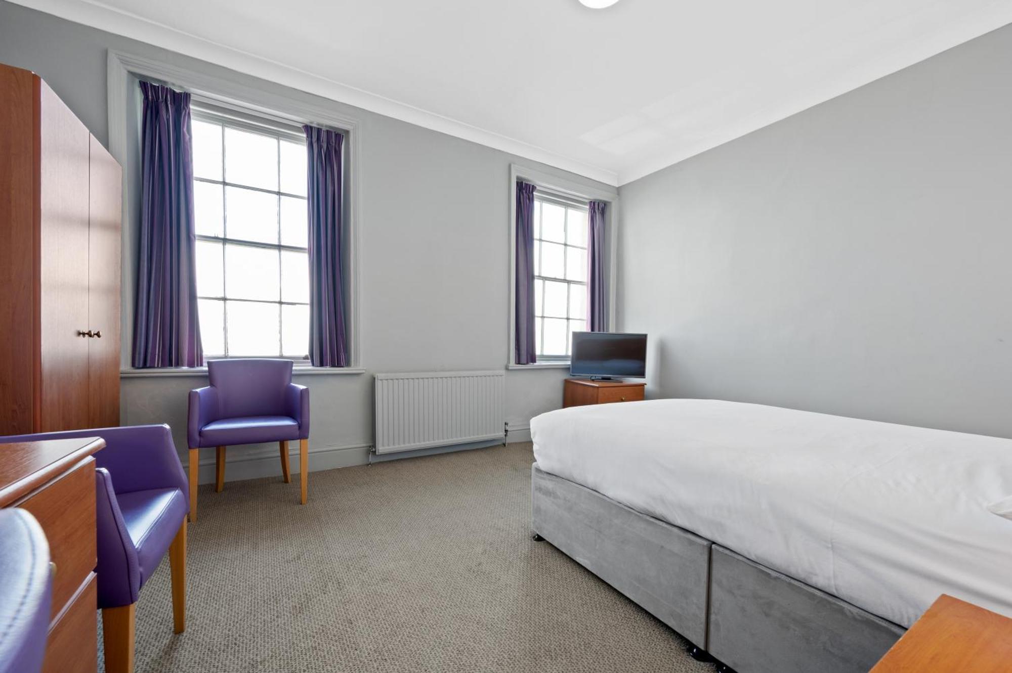 Royal Whitby Hotel Bagian luar foto