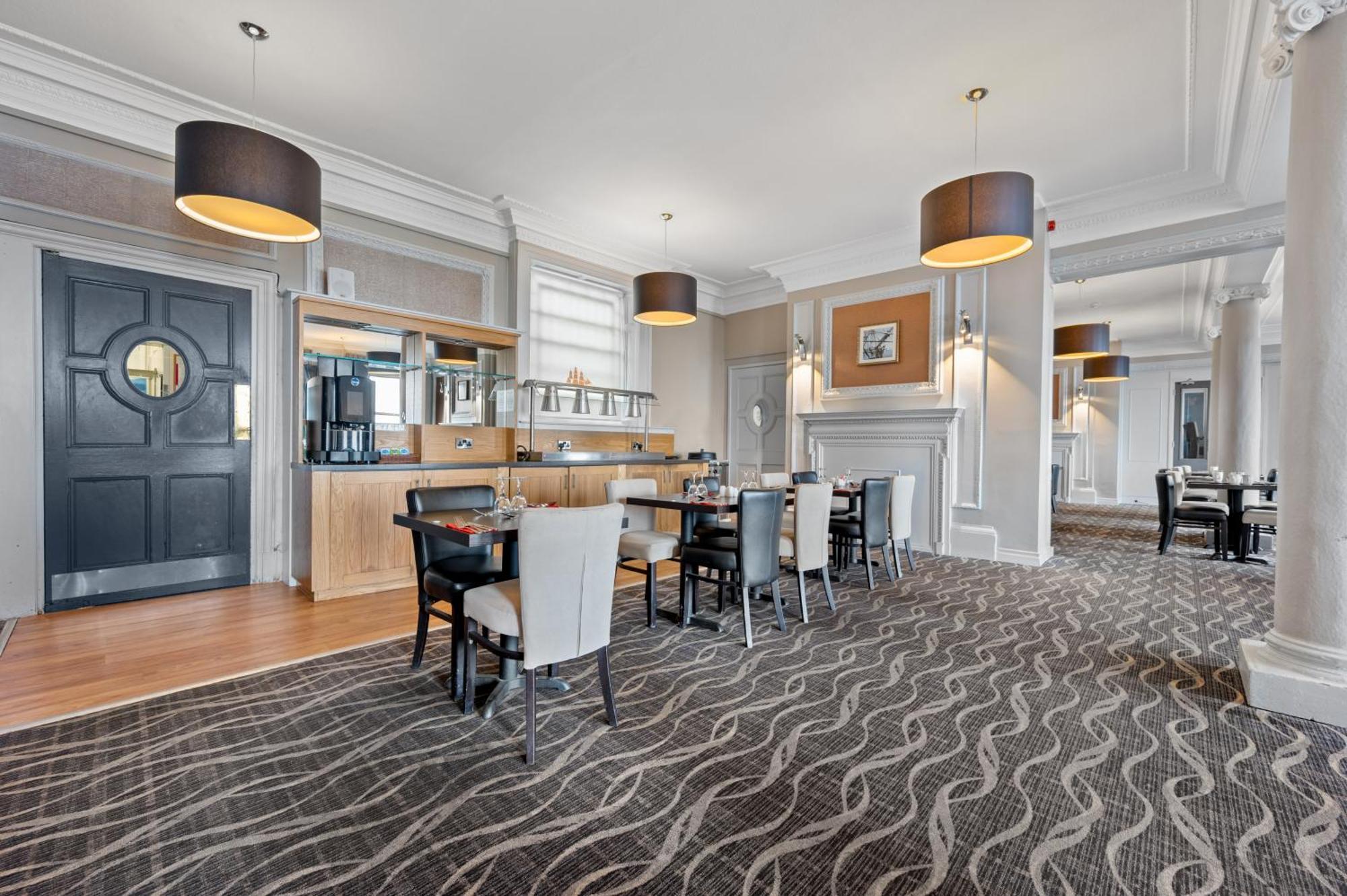 Royal Whitby Hotel Bagian luar foto