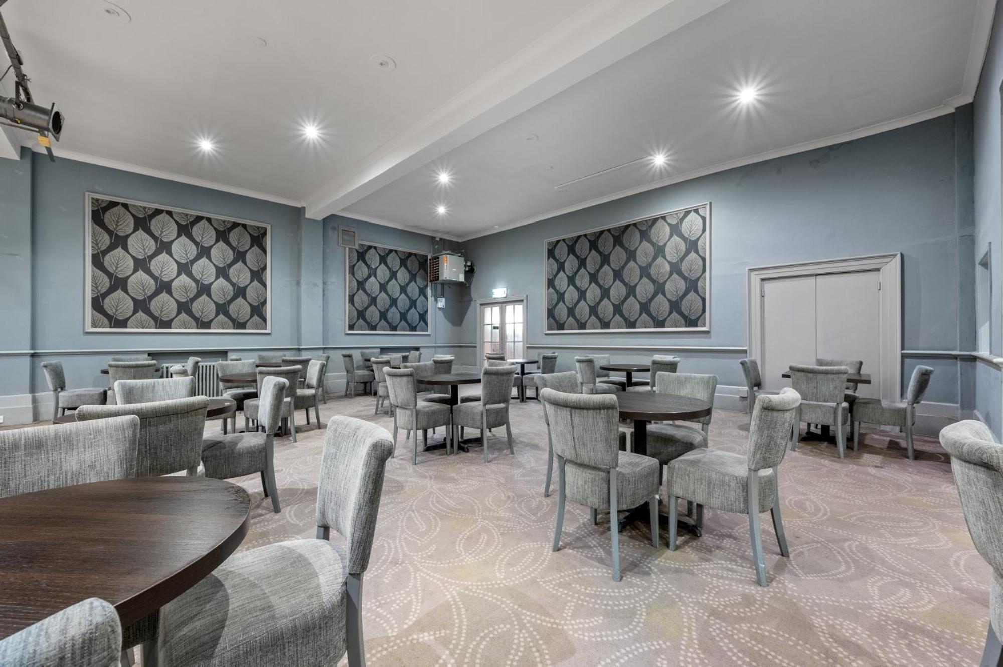 Royal Whitby Hotel Bagian luar foto