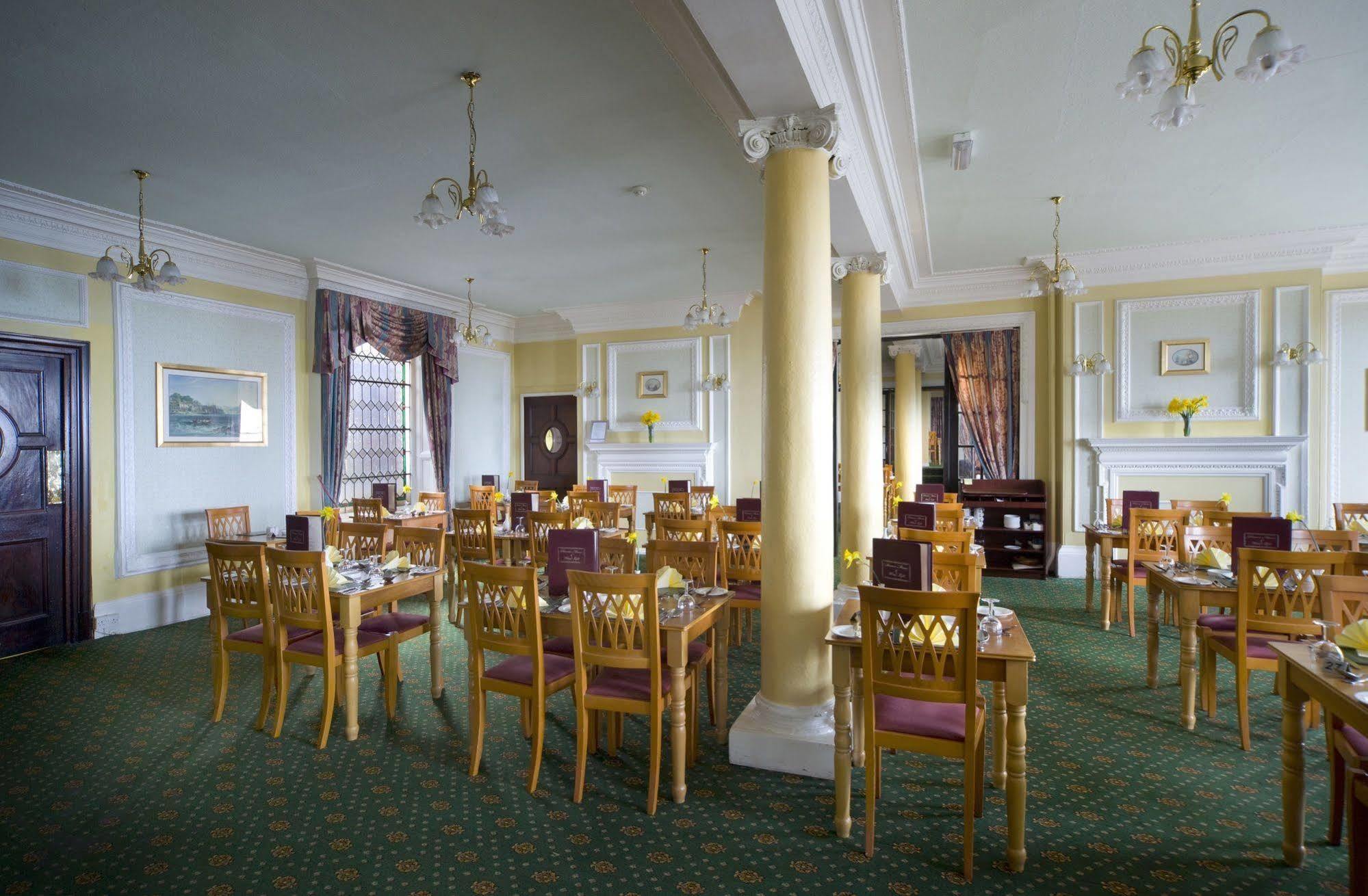 Royal Whitby Hotel Bagian luar foto