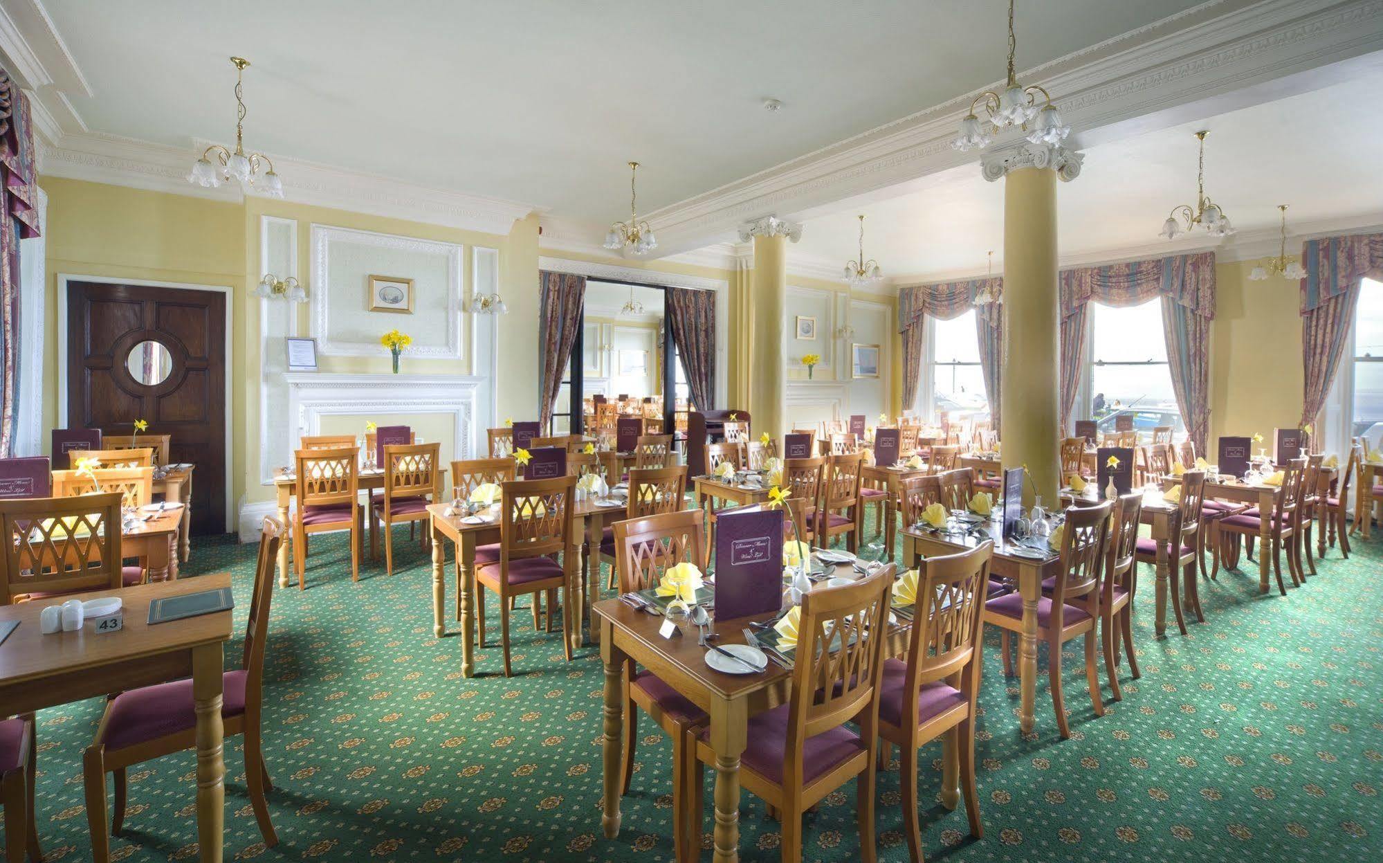 Royal Whitby Hotel Bagian luar foto