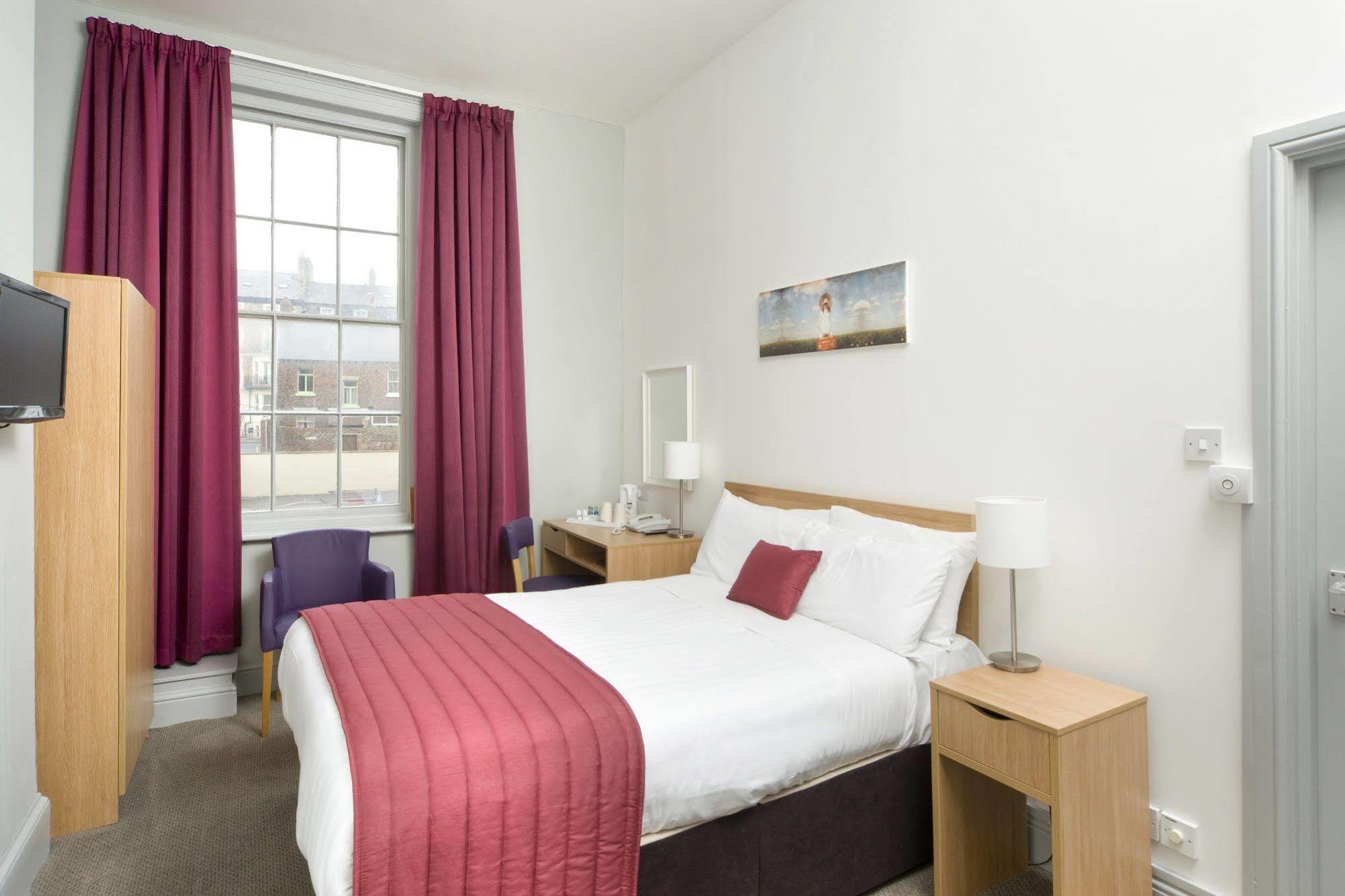 Royal Whitby Hotel Bagian luar foto